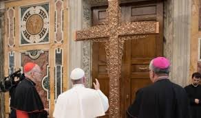 Elhalasztják a nemzetközi eucharisztikus kongresszust. Megaldotta A Papa A 2020 As Eucharisztikus Kongresszus Misszios Keresztjet Romkat Ro