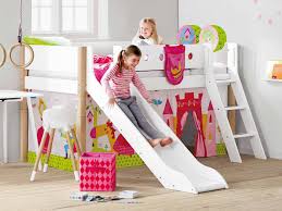 Das Halbhohe Bett White Von Flexa Bietet Kindern Eine Praktische Moglichkeit Kinderbett Design Kinderhochbett Bett Kinderzimmer