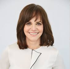 Good Minds Suggest: Sally Field's Favorite Memoirs