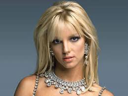 Потпишала договор со издавачката куќа џајв во 1997 и во 1999. Britney Spears Delat Nechego Zvuki Ru