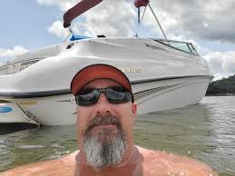 Good day. In 1978 Lee drive around the lake taking pictures of various  businesses. Enjoy the pic for day four