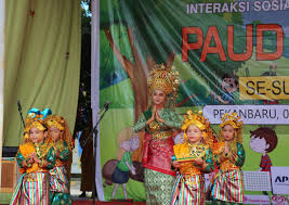 Pentas seni anak tk tarian 'truwelu' laporan. Infopublik Tari Persembahan Fkip Paud