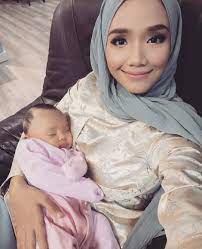 Selecting the ideal vix swimwear from ummi nazeera fans #swimsuits #swimwear #vixswimwear. Comey Je Kak Ummi Lama Tidak Pakai Heels Suami Gendong Ummi Nazeera Keluar Panggung Berita Steady