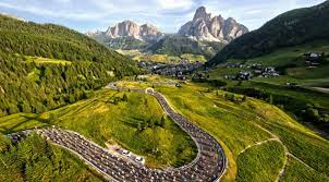 La maratona dles dolomites è una competizione ciclistica che propone tre percorsi tra alto adige, veneto e trentino. 2018 Etape Du Tour La Marmotte Maratona Dles Dolomites Routes Compared Veloviewer