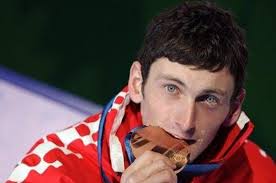 V Sloveniji do potnega lista in novega dresa