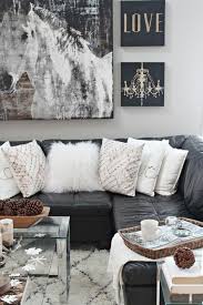 La raison principale en est que les propriétaires craignent mal finir avec un espace terne et sombre. Le Salon Gris Et Noir Comment Le Decorer Archzine Fr