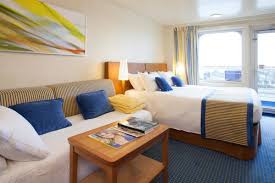17 Carnival Cruise Triumph Balcony Room Adornar Casa Navidad In 2020 Room Interior Interior Cabin Rooms