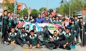 Contoh gambar gambar mewarnai gotong royong di sekolah kataucap. Murid Guru Gotong Royong Bersih Kampung