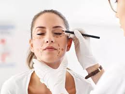 أحدث صيحات التجميل: تحول جذري نحو المظهر الطبيعي وفق طبيب متخصص | مجلة سيدتي