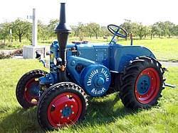 The lanz factory in mannheim, germany, built steam engines and motor cultivators before producting the famous lanz bulldog in 1921. Lanz Bulldog Wikiwand