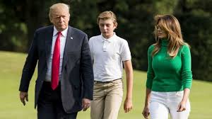 Mihalik enikő élete nagy részét külföldön tölti, és ha hazatér magyarországra, akkor is általában budapesten a celebnek mindig is mozgalmas élete volt: Szulei Nelkul Toltotte A Karacsonyt Melania Es Donald Trump 12 Eves Fia Nlc