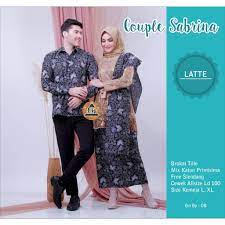 Kalau yang cewek pakai kebaya dengan warna yang soft. Batik Couple Batik Tunangan Batik Lamaran Shopee Indonesia