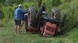 Studiile in domeniu constituie un avantaj. Tractorist Zdrobit De Utilajul Agricol