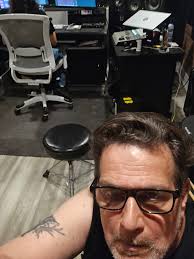 Thank you guys so much for signing my cds 💿 last Friday I had such a great  time.