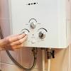 Water heater adalah alat yang digunakan untuk memanaskan air untuk mandi. 1