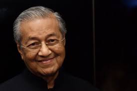 Terkini tun mahathir mohamad angkat sumpah sebagai perdana menteri ke 7 khamis 10 mei 2018. Tun Mahathir Perdana Menteri Ke 7 Azah Rahaman