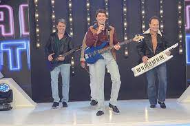 Rodrigo faro was born on october 20, 1973 in são paulo, são paulo, brazil as rodrigo alcazar faro. Rodrigo Faro Relembra Epoca Em Que Era Cantor De Banda Adolescente Em Um Danca Gatinho Especial Tnh1
