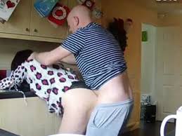 Bobonne Retroussee Dans La Cuisine Et Tronchee Par Son Mari Sexe Amateur
