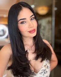 Feliz viernes 😊 ¿Qué hacen este fin de semana? Les leo 👀