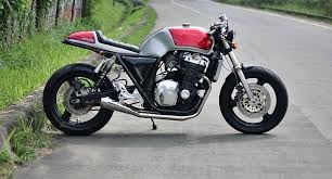 A fost recent servisata complet schimbat fluide evacuare scorpion cauciuc spate nou recent curatat si reglat carburator furca servisata spatele a fost modificat in atelier specializat si a fost ataptata o șa de pe fratele mai nou cb1100. 38 Honda Cb1000 Ideas Honda Cafe Racer Honda Cb