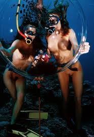 Nude Girl Diving - 82 photos