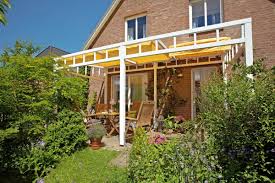 Moderne pergola terrasse gestalten haus aussenbereiche pergola selber bauen haus überdachungen überdachte terrasse. Pergola Selber Bauen Sonnenschutz Auf Der Terrasse Selbermachen De