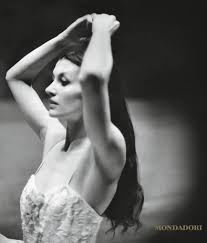 Carla fracci è universalmente considerata come una delle più grandi ballerine del '900. Danza Carla Fracci Nell Arte Ogni Eta E Preziosa Sky Tg24