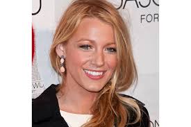 Seine frau blake lively macht nun offensiv werbung für die komödie. Blake Lively Traumt Von Hochzeit