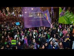 A group of argentine women journalists organized this march to focus national attention on the need to combat femicide (the misogynistic killing of women) in argentina as the death rate estimated that one woman was. Vivas Libres Y Desendeudadas El Lema Con El Que Argentina Vibra En La Quinta Marcha De Ni Una Menos Rt