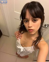 Jenna Ortega nackt, Nacktbilder, Playboy, Nacktfotos, Fakes, Oben Ohne
