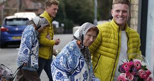 The only way is essex. Towie S Tommy Mallet Does A Good Deed And Helps An Old Lady Cross The Road Mirror Online