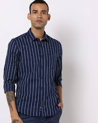 Chambray shirts are one of the biggest trends of 2020 and a wardrobe staple if you don't already have one in your wardrobe, consider getting one. Buy Navy Blue Shirts For Men By Netplay Online Ajio Com