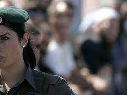 لماذا تقوم إسرائيل بالتجنيد الاجباري للنساء؟