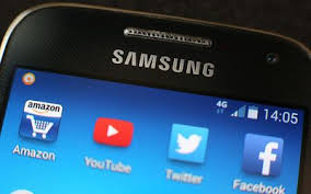 If you want to add app icons or widgets to the home screen or want to relocate the apps/widgets, you can use the switch to unlock the home screen layout lock . How To Unlock The Home Screen Layout On Samsung