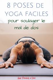 8 Poses De Yoga Faciles Pour Soulager Le Mal De Dos Yoga Facile Pose Yoga Yoga Pour Le Mal De Dos
