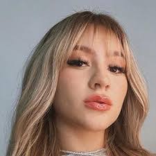 Cinthia Ortega's Instagram, Twitter & Facebook