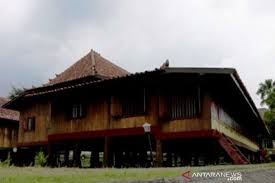 Rumah limas terbagi menjadi 3 ruangan. Disbudpar Sumsel Tingkatkan Perhatian Pelestarian Rumah Adat Antara News Sumatera Selatan