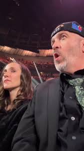 StyckMan didn’t understand the count downs coming out of commercial breaks.  #CMAAwards