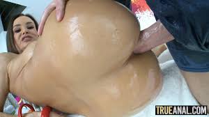 Oiled up Lisa Ann gets her Ass Fucked by a Friend 10 photos