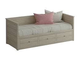 Yatak seçimi kadar yatak başlığı seçimi de çok önemlidir. 5 Yasindan Itibaren Bebek Yatagi Nasil Secilir Ve Yatagin Hangi Boyutta Sigacagi