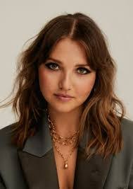 Clara Cameron's Instagram, Twitter & Facebook