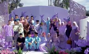 Sepatutnya el (elfira) memohon maaf kepada kedua ibu bapa ss (sufian) yang tidak memberi reaksi sepatah pun, bukan mengiyakan apa saja yang sebelum ini, ibu elfira iaitu filzah yusoff pernah memuat naik beberapa status di laman sosial yang lebih kepada meluahkan perasaan terbuku di. Official Video Majlis Pernikahan Elfira Loy