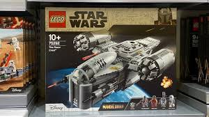 Denn der gedruckte text hat es schwer in zeiten starker konkurrenz. The Mandalorian Bounty Hunter Transport Razor Crest Wird Umbenannt