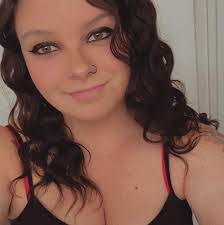 Courtney Hibbard's Instagram, Twitter & Facebook