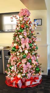 Candy cane christmas décor is undoubtedly a fashionable and interesting thing to do now as it certainly gives a new look to the complete decoration thing. Candy Themed Christmas Tree Christmas Tree Inspiration Candy Christmas Tree White Christmas Trees
