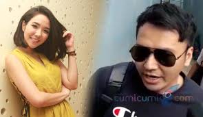 Kisah asmara agnez mo dengan wijaya saputra sejak awal memang menarik perhatian. Putus Dari Agnez Mo Tinggalkan Amerika Wijin Kembali Ke Indonesia Karena Dekati Gisella Berita Terbaru Seputar Artis
