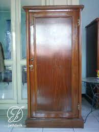 Meskipun murah dan hanya 1 pintu saja, tapi menurut kami lemari es ini sangat elegan. Jual Lemari Pakaian Minimalis 1 Pintu Jati Klasik Furniture