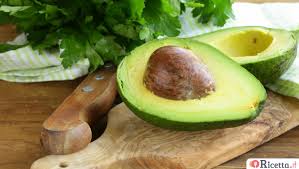 Dalle proprietà afrodisiache, diuretiche e dimagranti, l'avocado è un frutto ricco di sali minerali, vitamine dalle proprietà antiossidanti. Ricette Con L Avocado Ricetta It