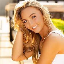 Lauren Howerton's Instagram, Twitter & Facebook