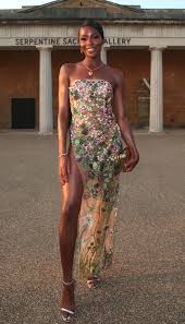 Mcfly's tom fletcher, tv presenter aj odudu and peep show's robert webb are the first celebrities to be announced for this year's strictly come dancing. Aj Odudu At Bulgari Serpenti Metamorphosis Party In London 07 22 2021 Hawtcelebs